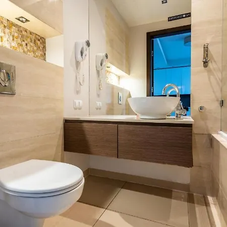 Platinum Tower - Center - Golden Apartment *