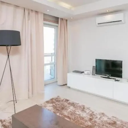 Platinum Tower - Center - Golden Apartment