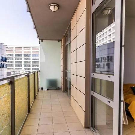 Platinum Tower - Center - Golden