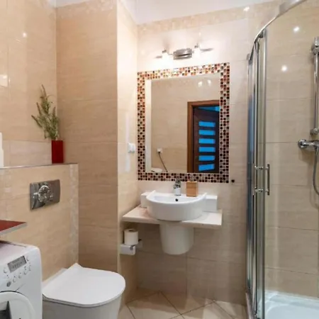 Platinum Tower - Center - Golden Apartment *
